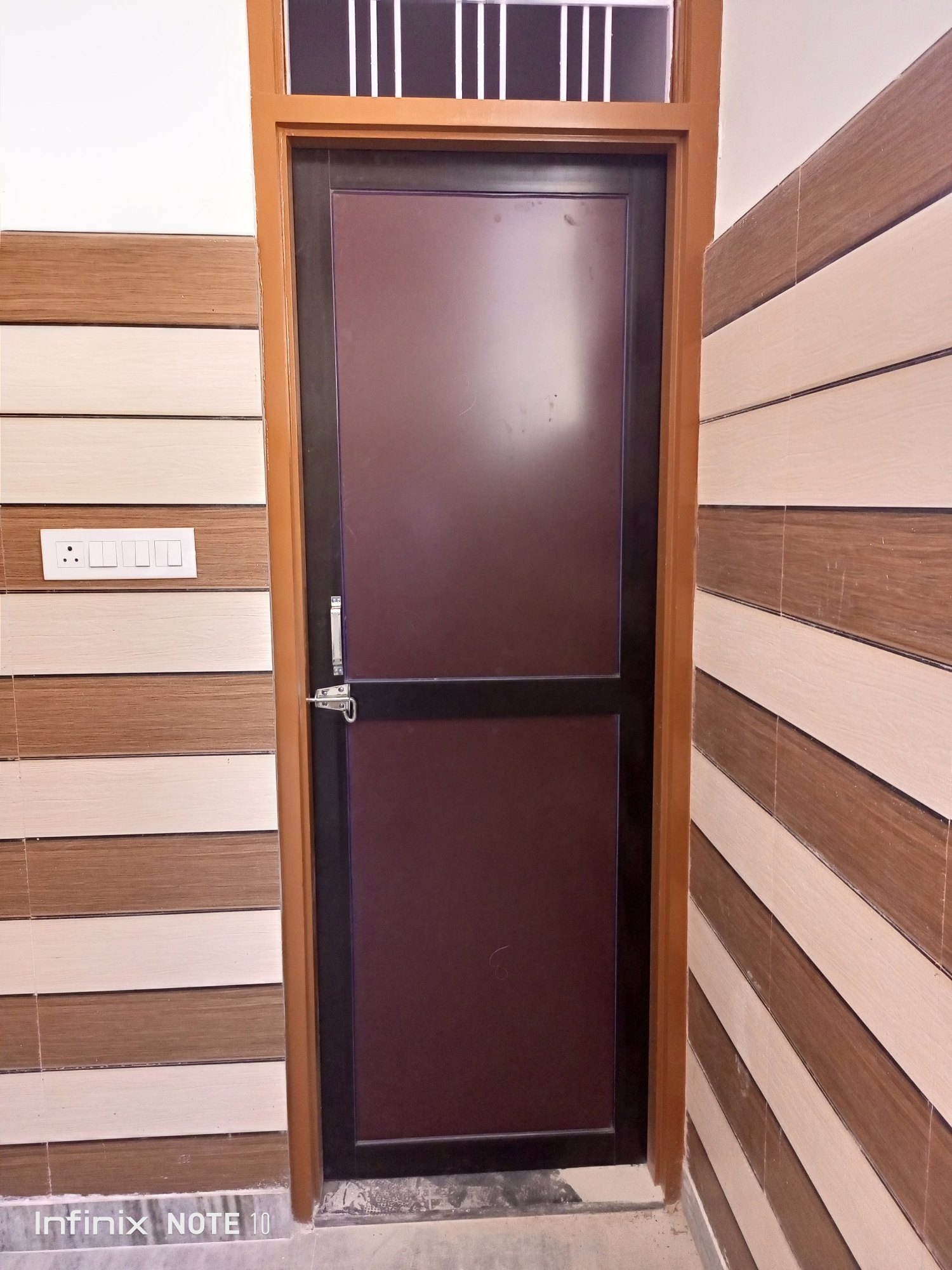 Aluminium Bathroom Gates Doors Bhiwadi